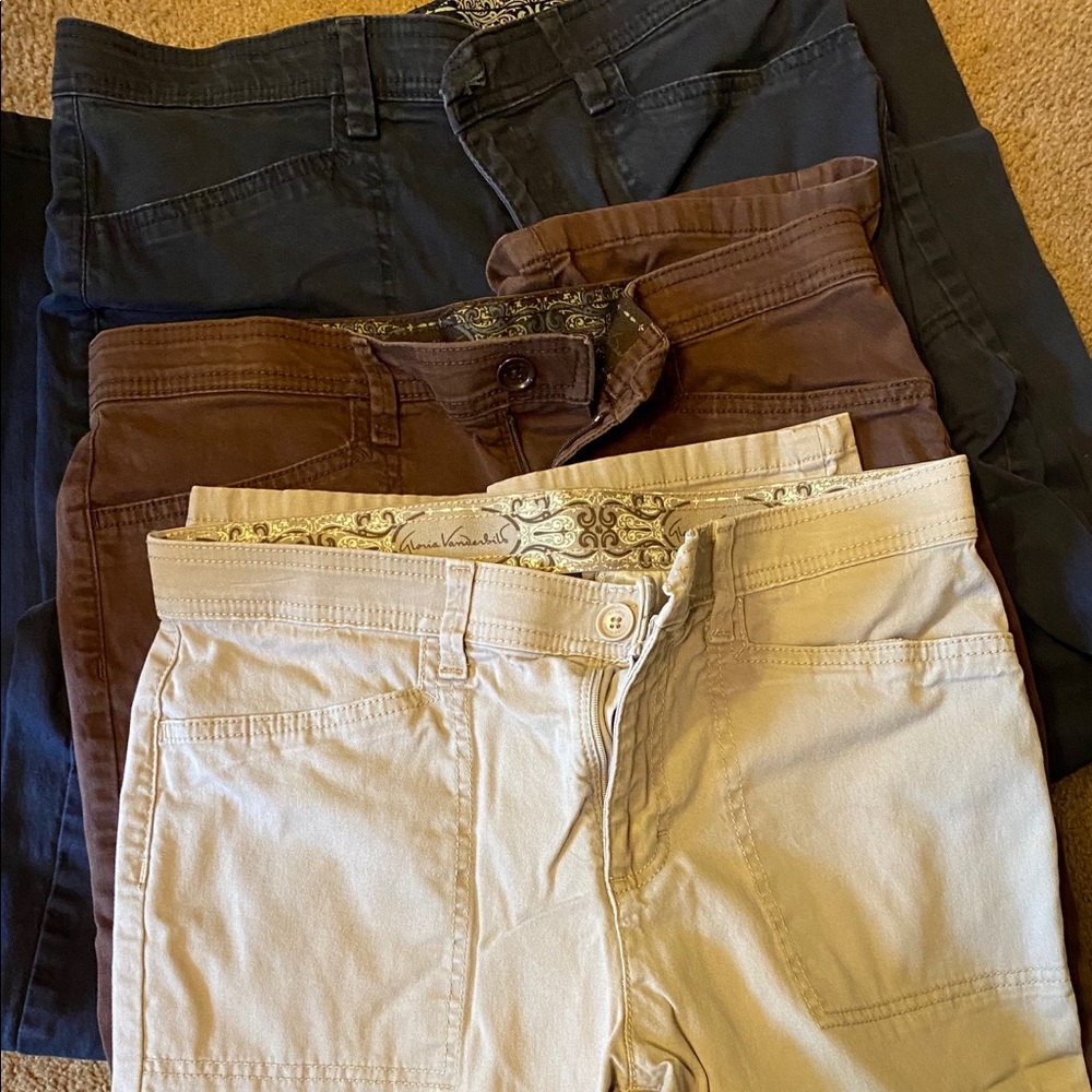 3 pairs Gloria Vanderbilt Woman’s size 6 Pants